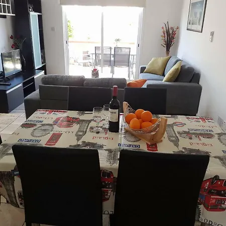 Loucas Townhouse Ferienhaus *